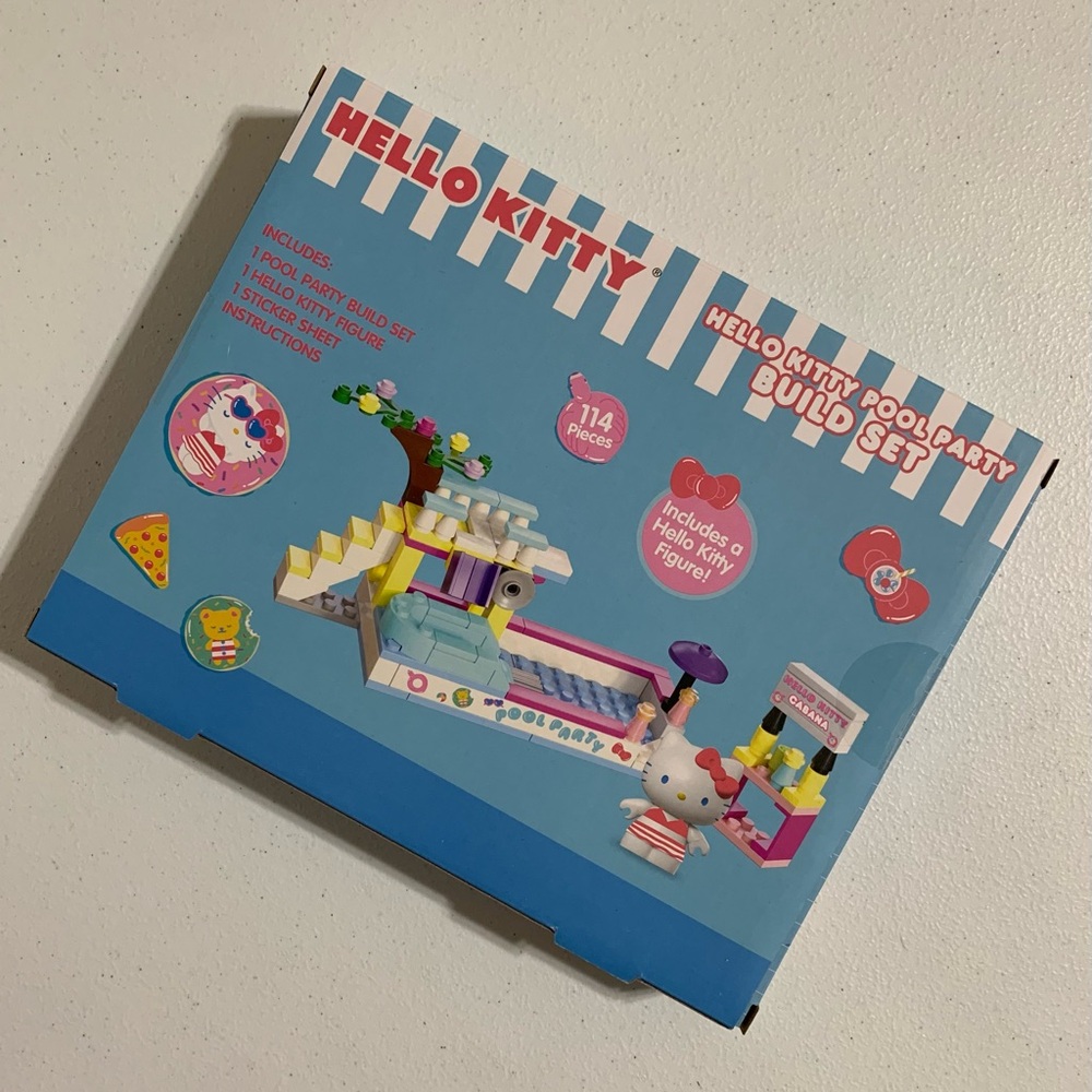 Hello Kitty Pool Party Building Set-New - Picture 4 of 6